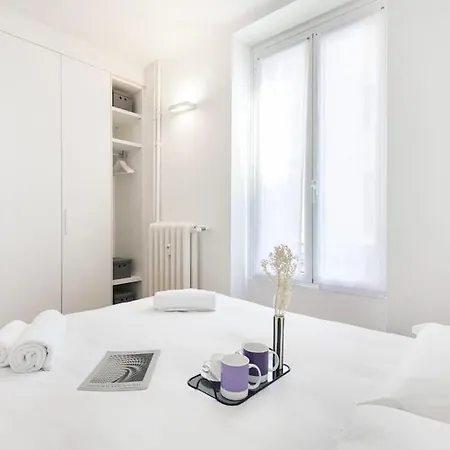 Easylife - A Touch Of Design In Porta Venezia Apartment Milan