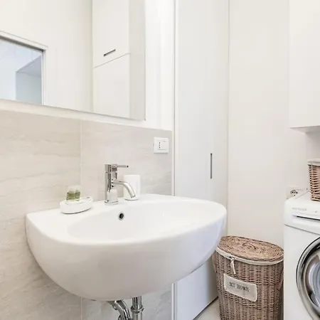 Easylife - A Touch Of Design In Porta Venezia Apartment Milan